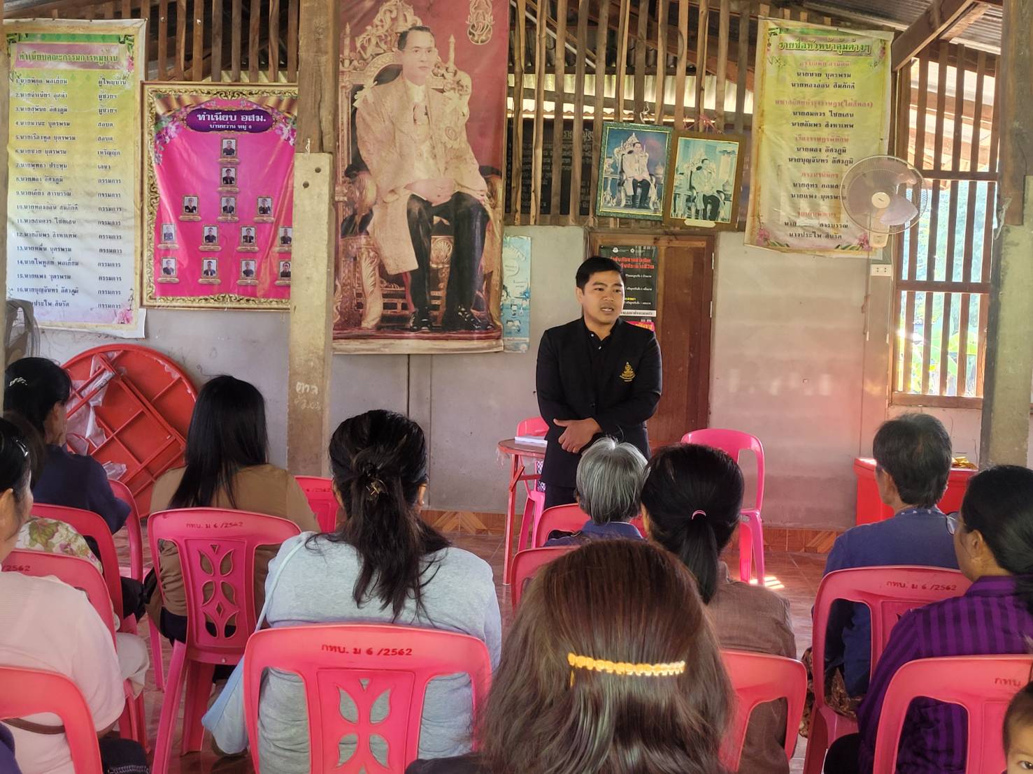 พช.โพนทอง จังหวัดร้อยเอ็ด : ลงพื้นที่ดำเนินโครงการ ส่งเสริมกลุ่มเป้าหมายเข้าถึงแหล่งทุน บ้านหว่าน หมู่ที่ 6 ตำบลโนนชัยศรี อำเภอโพนทอง จังหวัดร้อยเอ็ด พร้อมทั้งประชาสัมพันธ์การใช้ประโยชน์ระบบ CDD AI