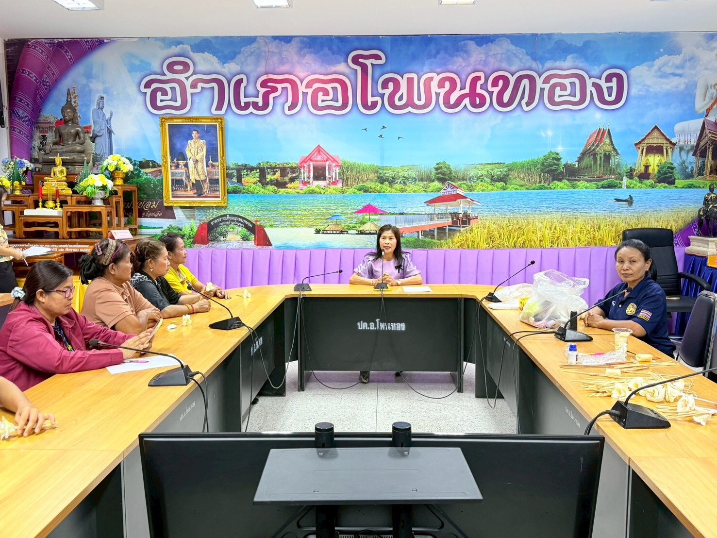 สพอ.โพนทอง จ.ร้อยเอ็ด : ดำเนินโครงการฝึกทักษะอาชีพการทำดอกไม้จันทน์ และการส่งเสริมการใช้ประโยชน์ระบบ CDD AI